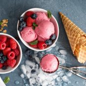 Sweet-Raspberry-Ice-Cream-witth-Scones